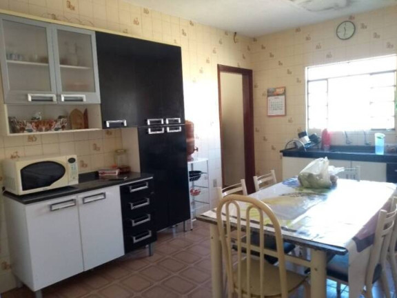 Casa com 3 Quartos à Venda, 200 m² em Vila São José - Taubaté
