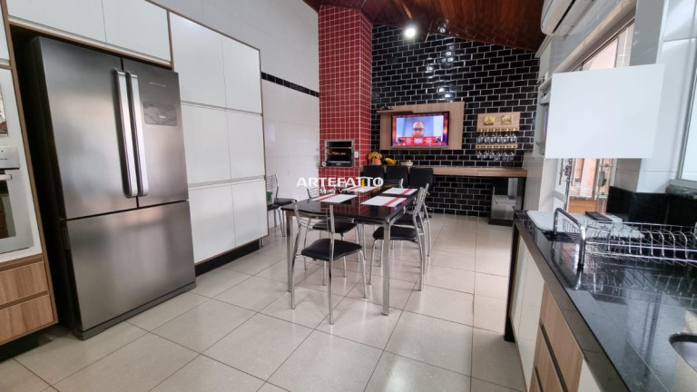 Imagem Casa com 3 Quartos à Venda, 600 m² Imagem Casa com 3 Quartos à Venda, 600 m²