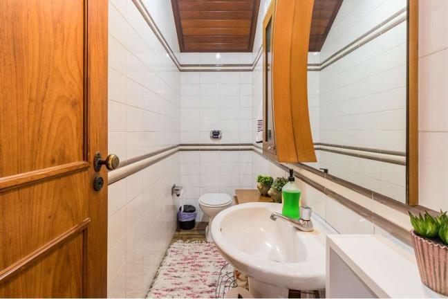 Imagem Imóvel com 4 Quartos à Venda, em Jardim Lindóia - Porto Alegre Imagem Imóvel com 4 Quartos à Venda, em Jardim Lindóia - Porto Alegre