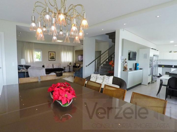 Imagem Casa com 6 Quartos à Venda, 500 m² em Mariscal - Bombinhas Imagem Casa com 6 Quartos à Venda, 500 m² em Mariscal - Bombinhas