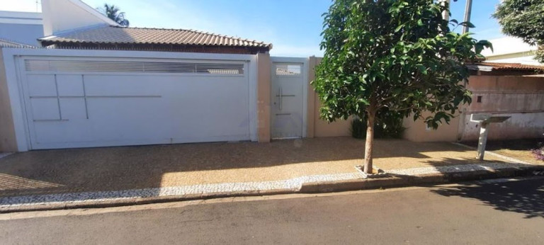 Imagem Casa com 3 Quartos à Venda, 200 m² em Centro - Guararapes Imagem Casa com 3 Quartos à Venda, 200 m² em Centro - Guararapes