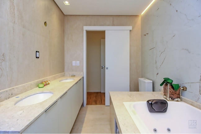 Imagem Casa com 3 Quartos à Venda, 200 m² em Ipanema - Porto Alegre Imagem Casa com 3 Quartos à Venda, 200 m² em Ipanema - Porto Alegre