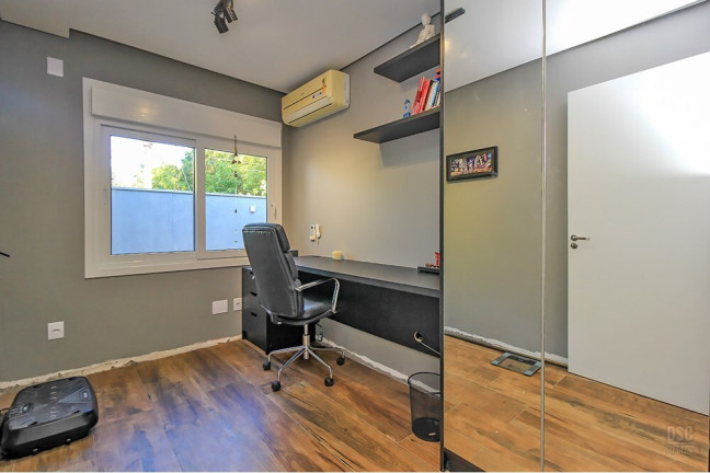 Imagem Casa com 3 Quartos à Venda, 200 m² em Ipanema - Porto Alegre Imagem Casa com 3 Quartos à Venda, 200 m² em Ipanema - Porto Alegre