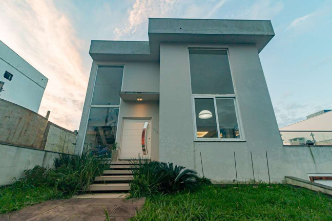 Imagem Casa com 3 Quartos à Venda, em Mário Quintana - Porto Alegre Imagem Casa com 3 Quartos à Venda, em Mário Quintana - Porto Alegre