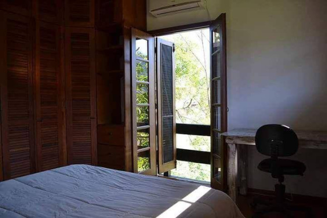 Imagem Casa com 4 Quartos à Venda, em Lagoa Da Conceição - Florianópolis Imagem Casa com 4 Quartos à Venda, em Lagoa Da Conceição - Florianópolis