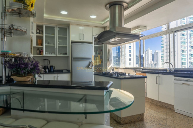 Imagem Cobertura com 4 Quartos à Venda, 130 m² em Centro - Balneário Camboriú Imagem Cobertura com 4 Quartos à Venda, 130 m² em Centro - Balneário Camboriú