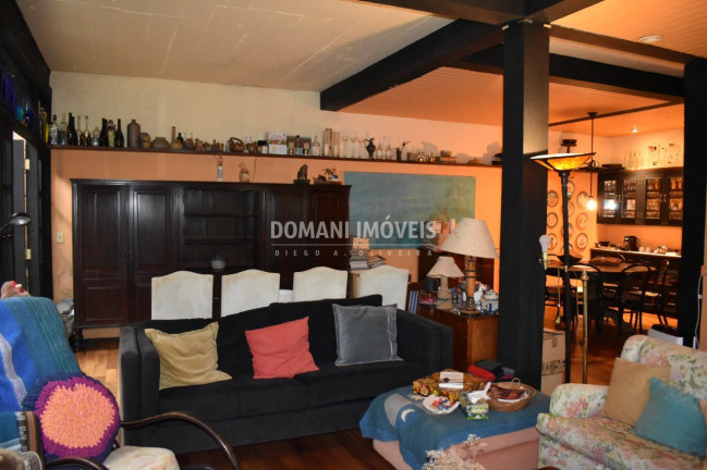 Imagem Casa com 4 Quartos à Venda, 410 m² em Região Do Toriba - Campos Do Jordão Imagem Casa com 4 Quartos à Venda, 410 m² em Região Do Toriba - Campos Do Jordão