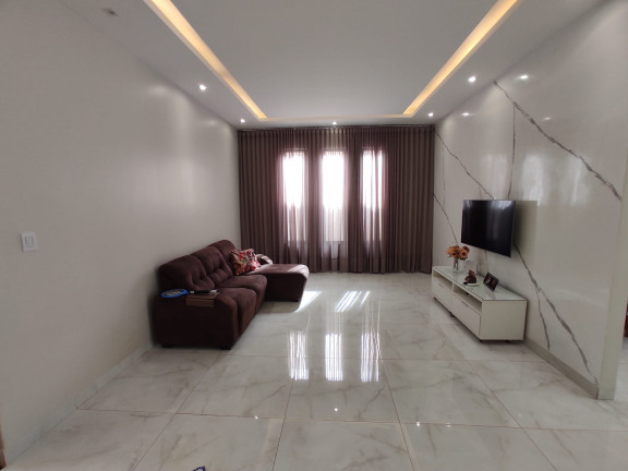 Imagem Imóvel com 
            	3             Quartos à Venda, 264 m² em 
            	Jardim Marista             - 
            	Trindade            