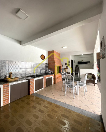 Imagem Casa com 3 Quartos à Venda, 230 m² em Bucarein - Joinville