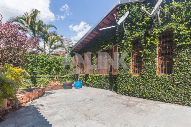Imagem Casa com 3 Quartos à Venda, 381 m² em Tristeza - Porto Alegre Imagem Casa com 3 Quartos à Venda, 381 m² em Tristeza - Porto Alegre