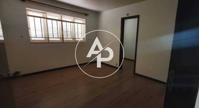 Imagem Casa com 3 Quartos à Venda, 270 m² em Uvaranas - Ponta Grossa