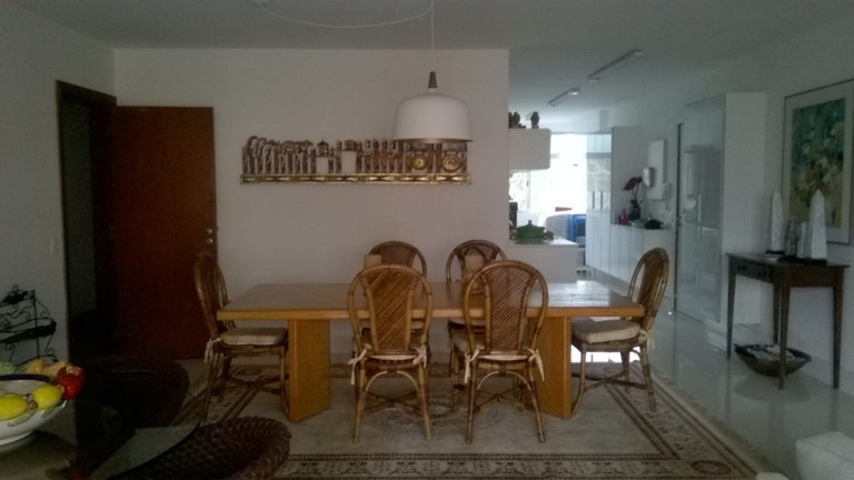 Imagem Apartamento com 3 Quartos à Venda, 180 m² em Pitangueiras - Guarujá