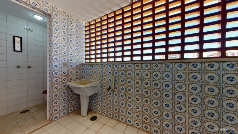 Imagem Imóvel com 2 Quartos à Venda, 74 m² em Menino Deus - Porto Alegre Imagem Imóvel com 2 Quartos à Venda, 74 m² em Menino Deus - Porto Alegre