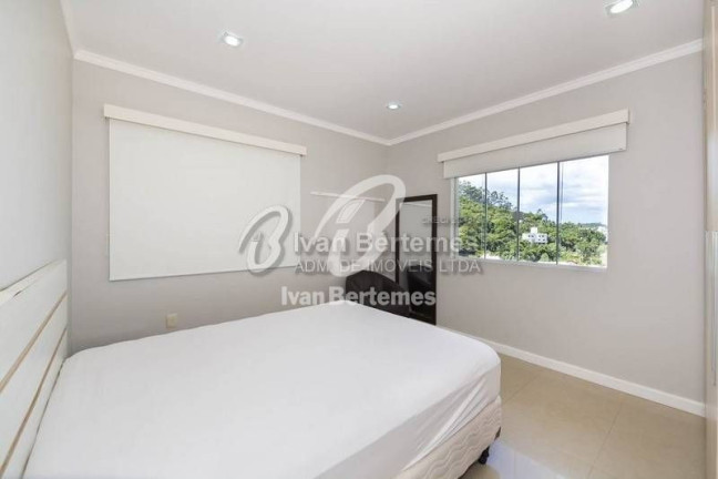 Imagem Casa com 5 Quartos para Temporada, em Zimbros - Bombinhas Imagem Casa com 5 Quartos para Temporada, em Zimbros - Bombinhas