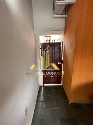 Imagem Casa de Vila com 2 Quartos à Venda, 215 m²
