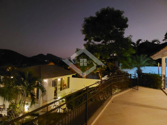 Imagem Casa com 4 Quartos à Venda, 450 m² em Badu - Niterói Imagem Casa com 4 Quartos à Venda, 450 m² em Badu - Niterói