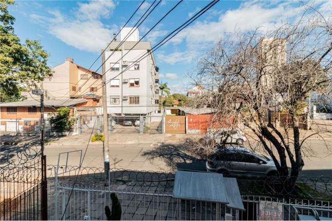 Imóvel com 1 Quarto à Venda,  em Passo Da Areia - Porto Alegre