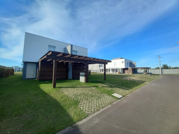 Sobrado com 3 Quartos à Venda,  em Atlântida - Xangri-la