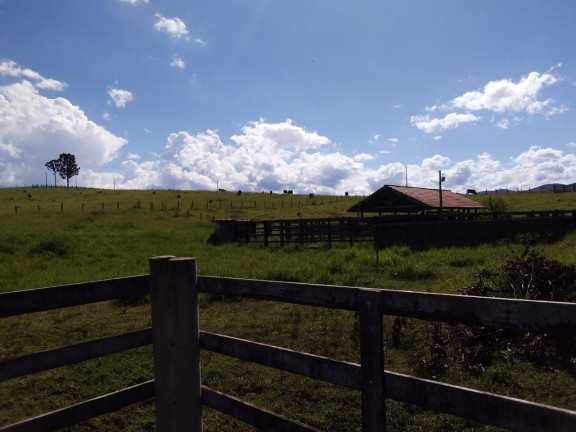 Imagem Chácara com 5 Quartos à Venda, 200 m² em Vila Santos - Caçapava Imagem Chácara com 5 Quartos à Venda, 200 m² em Vila Santos - Caçapava