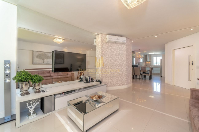 Imagem Apartamento com 3 Quartos à Venda, 131 m² em Centro - Balneário Camboriú Imagem Apartamento com 3 Quartos à Venda, 131 m² em Centro - Balneário Camboriú