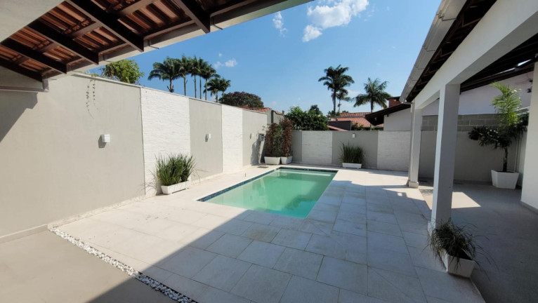 Imagem Casa com 3 Quartos à Venda, 305 m² em América - Joinville