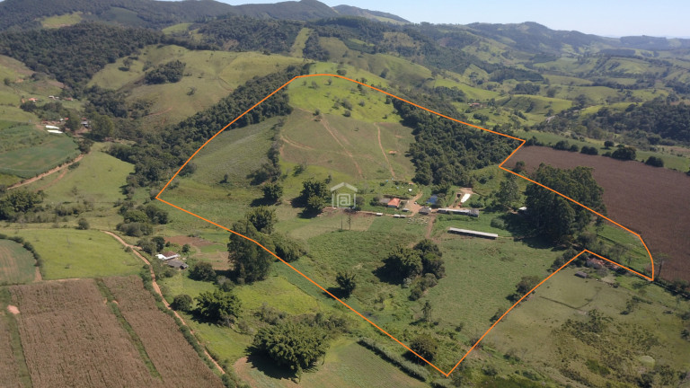 Imagem Imóvel com 3 Quartos à Venda, 11 m² em Barreiro 2 (rural) - Caldas Imagem Imóvel com 3 Quartos à Venda, 11 m² em Barreiro 2 (rural) - Caldas