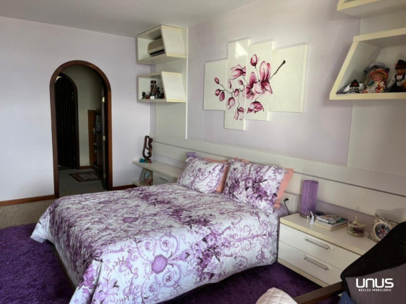 Imagem Casa com 4 Quartos à Venda, em Centro - Florianópolis Imagem Casa com 4 Quartos à Venda, em Centro - Florianópolis