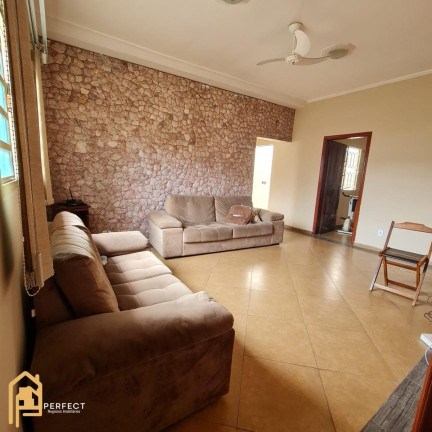Imagem Casa com 4 Quartos à Venda, 250 m² em Centro - Taubaté Imagem Casa com 4 Quartos à Venda, 250 m² em Centro - Taubaté