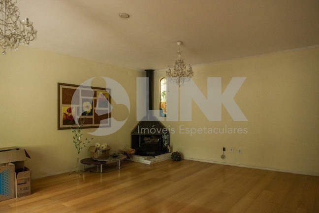 Imagem Casa com 5 Quartos à Venda, 297 m² em Chácara Das Pedras - Porto Alegre Imagem Casa com 5 Quartos à Venda, 297 m² em Chácara Das Pedras - Porto Alegre