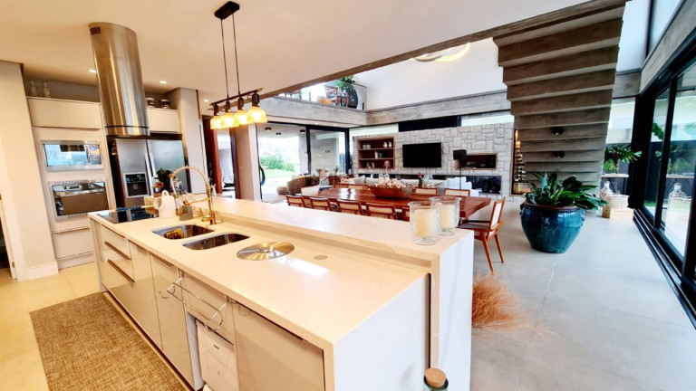 Imagem Casa com 5 Quartos à Venda, em Remanso - Xangri-lá Imagem Casa com 5 Quartos à Venda, em Remanso - Xangri-lá