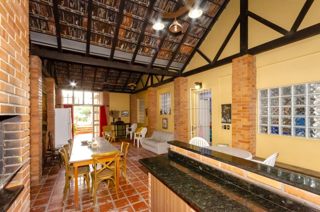 Imagem Casa com 4 Quartos à Venda, 332 m² em Petrópolis - Porto Alegre Imagem Casa com 4 Quartos à Venda, 332 m² em Petrópolis - Porto Alegre
