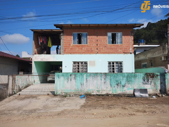 Casa com 3 Quartos à Venda, 192 m² em Monte Alegre - Camboriú