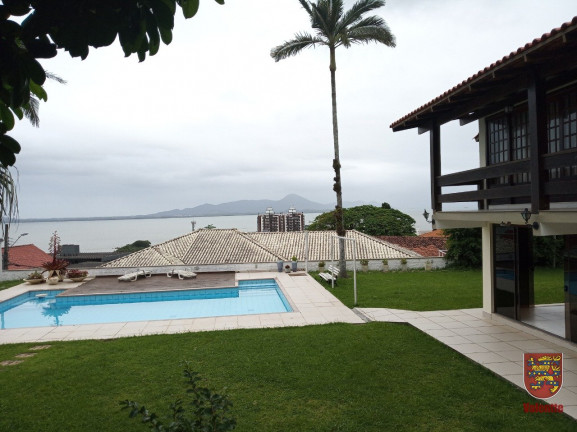 Casa com 6 Quartos à Venda,  em Coqueiros - Florianópolis