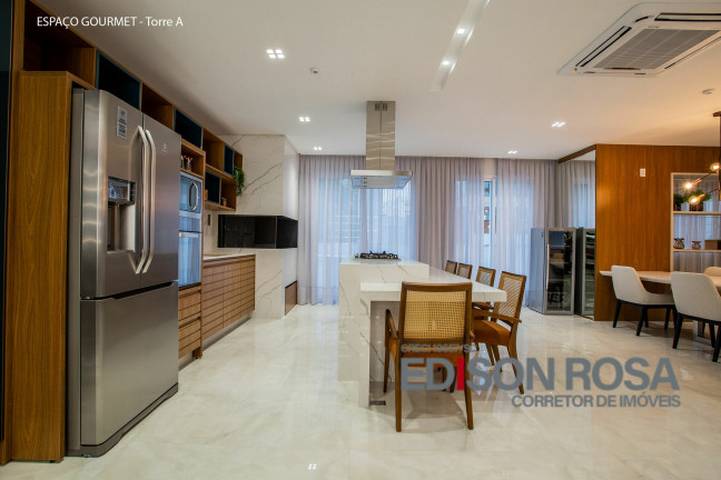 Imagem Apartamento com 3 Quartos à Venda, 101 m² em Centro - Florianópolis Imagem Apartamento com 3 Quartos à Venda, 101 m² em Centro - Florianópolis