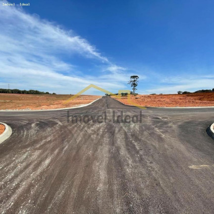 Imagem Terreno à Venda, 230 m² em Costeira - Araucária Imagem Terreno à Venda, 230 m² em Costeira - Araucária