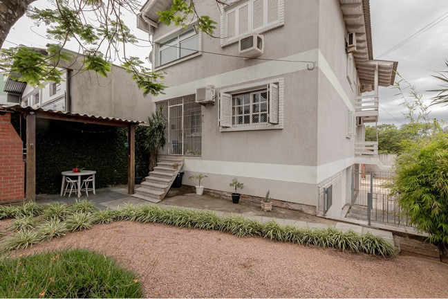 Imagem Casa com 3 Quartos à Venda, 167 m² em Vila Jardim - Porto Alegre Imagem Casa com 3 Quartos à Venda, 167 m² em Vila Jardim - Porto Alegre
