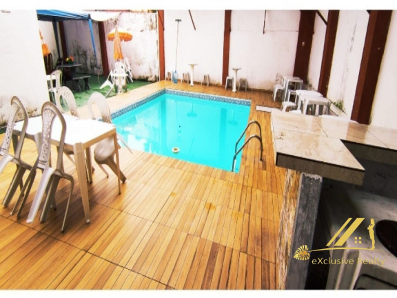 Casa com 10 Quartos à Venda, 570 m² em Itapuã - Salvador