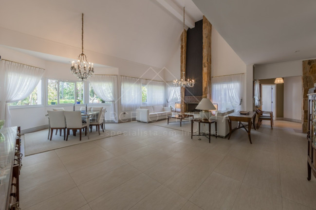 Imagem Sobrado com 4 Quartos à Venda, em Chácaras Alpina - Valinhos Imagem Sobrado com 4 Quartos à Venda, em Chácaras Alpina - Valinhos