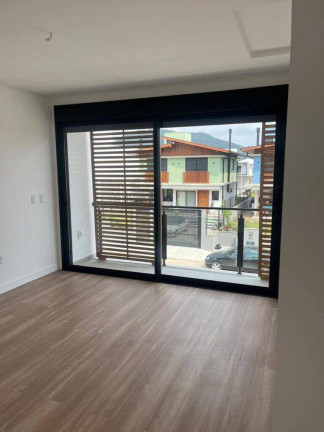 Imagem Casa com 3 Quartos à Venda, em Rio Tavares - Florianópolis Imagem Casa com 3 Quartos à Venda, em Rio Tavares - Florianópolis