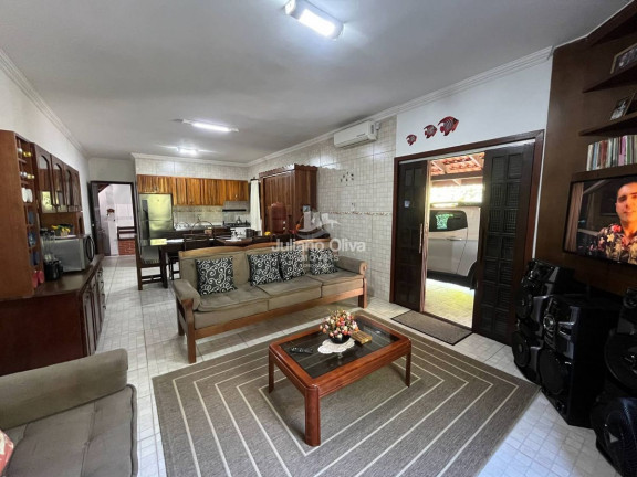 Imagem Sobrado com 5 Quartos à Venda, 258 m² em Barra Do Sai - Itapoá