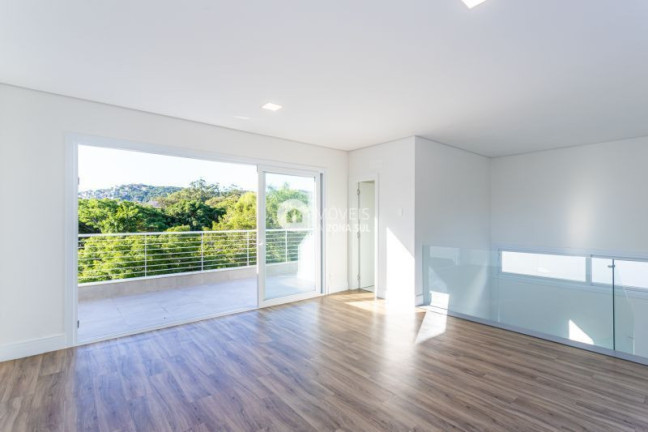 Imagem Casa com 3 Quartos à Venda, 463 m²