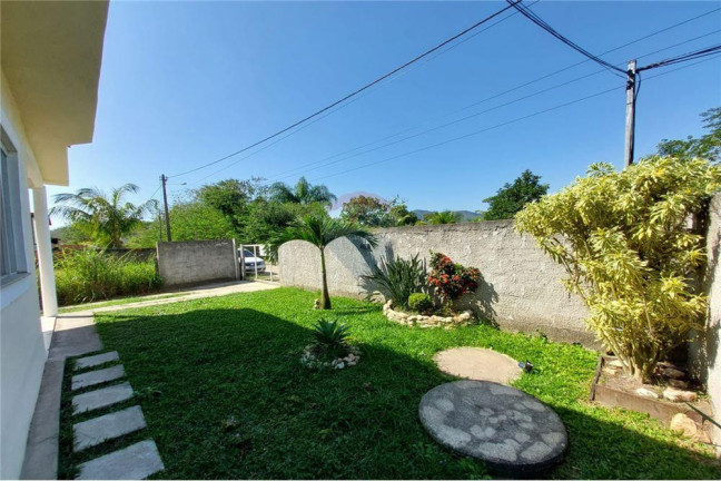Imagem Casa com 3 Quartos à Venda, 360 m² em Centro - Maricá