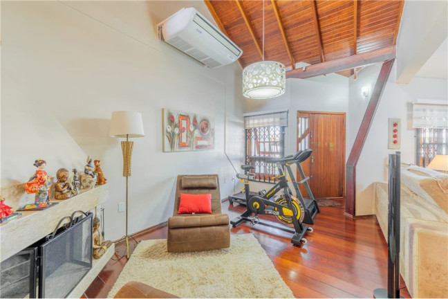 Imagem Casa com 3 Quartos à Venda, 302 m² em Jardim Europa - Porto Alegre Imagem Casa com 3 Quartos à Venda, 302 m² em Jardim Europa - Porto Alegre