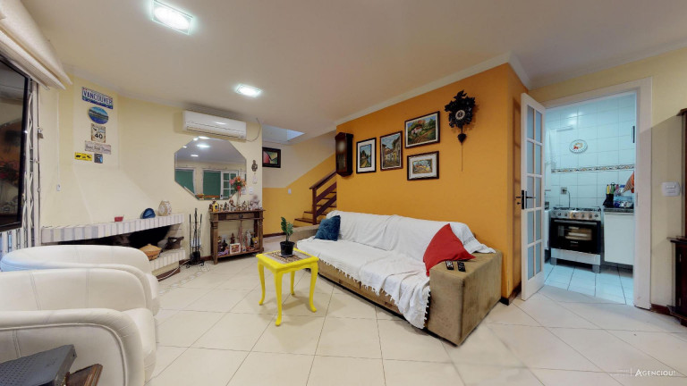 Imagem Sobrado com 3 Quartos à Venda, 221 m² em Tristeza - Porto Alegre Imagem Sobrado com 3 Quartos à Venda, 221 m² em Tristeza - Porto Alegre