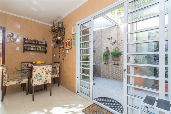 Imagem Casa com 2 Quartos à Venda, em Cidade Baixa - Porto Alegre Imagem Casa com 2 Quartos à Venda, em Cidade Baixa - Porto Alegre