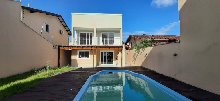 Casa com 3 Quartos à Venda, 300 m² em Balneário Copacabana - Caraguatatuba