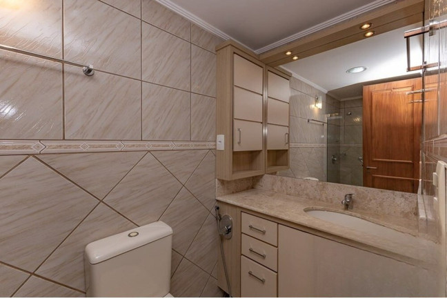 Imagem Apartamento com 3 Quartos à Venda, 108 m² em Higienópolis - Porto Alegre Imagem Apartamento com 3 Quartos à Venda, 108 m² em Higienópolis - Porto Alegre