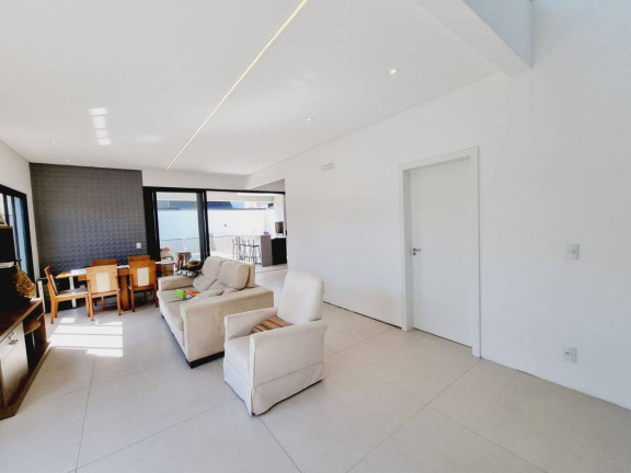 Imagem Casa com 3 Quartos à Venda, 300 m² em Piracangaguá - Taubaté Imagem Casa com 3 Quartos à Venda, 300 m² em Piracangaguá - Taubaté