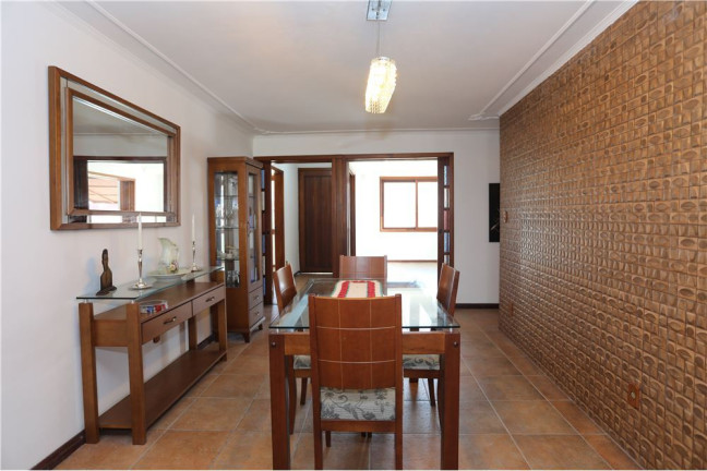 Imagem Casa com 5 Quartos à Venda, em Jardim Itu - Porto Alegre Imagem Casa com 5 Quartos à Venda, em Jardim Itu - Porto Alegre