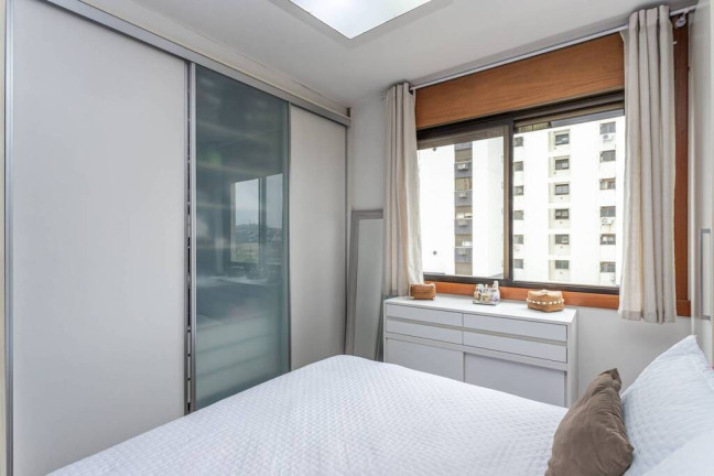Imagem Imóvel com 3 Quartos à Venda, 90 m² em Cristal - Porto Alegre Imagem Imóvel com 3 Quartos à Venda, 90 m² em Cristal - Porto Alegre